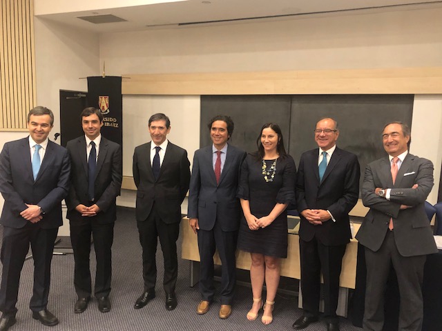 Seminario realizado por la ABIF, la Escuela de Gobierno de la Universidad Adolfo Ibáñez y los estudios de abogados Carey y Morales & Besa.